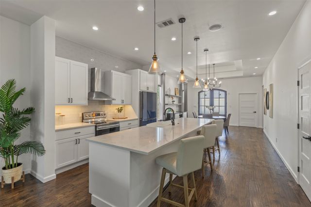 2534 Gladstone Drive, Dallas, TX 75211