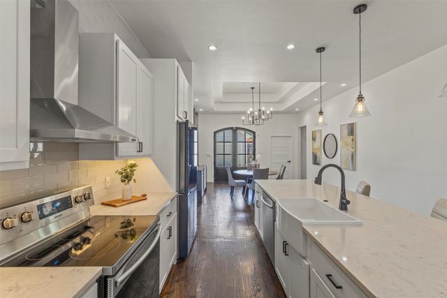 2534 Gladstone Drive, Dallas, TX 75211