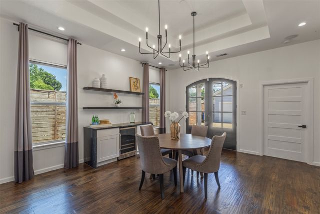 2534 Gladstone Drive, Dallas, TX 75211