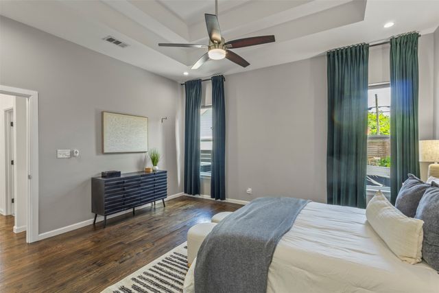 2534 Gladstone Drive, Dallas, TX 75211