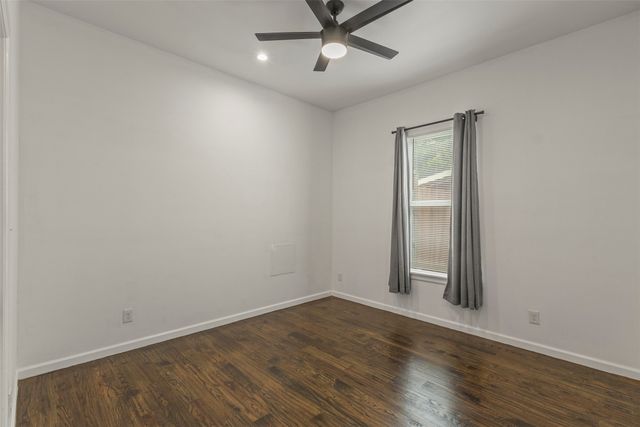 2534 Gladstone Drive, Dallas, TX 75211