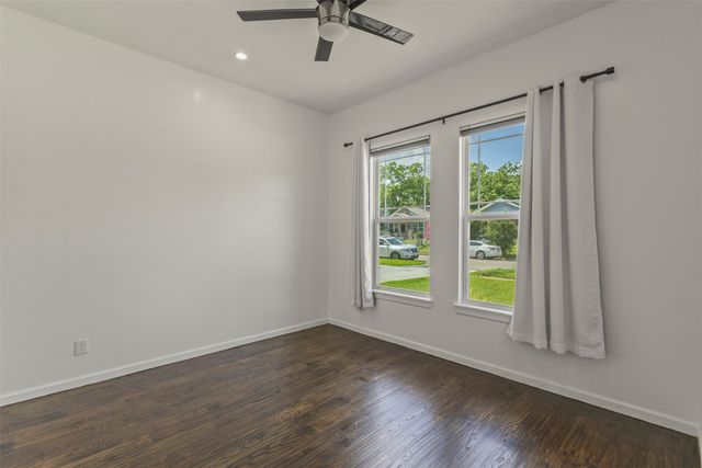 2534 Gladstone Drive, Dallas, TX 75211