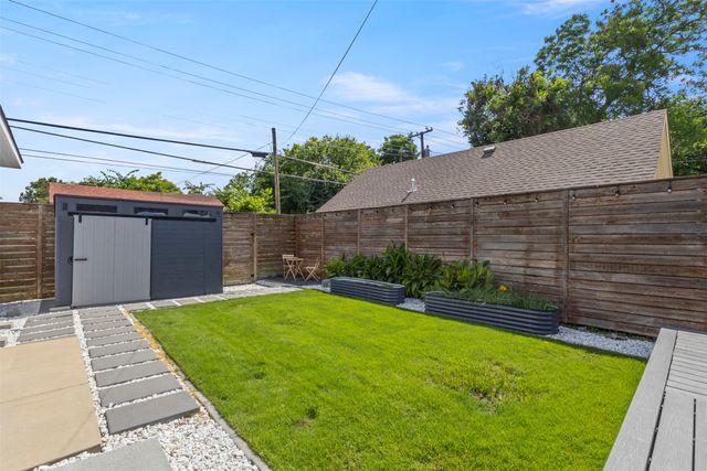 2534 Gladstone Drive, Dallas, TX 75211