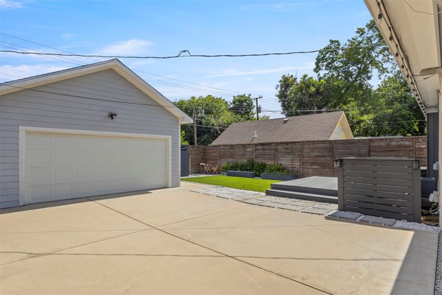 2534 Gladstone Drive, Dallas, TX 75211