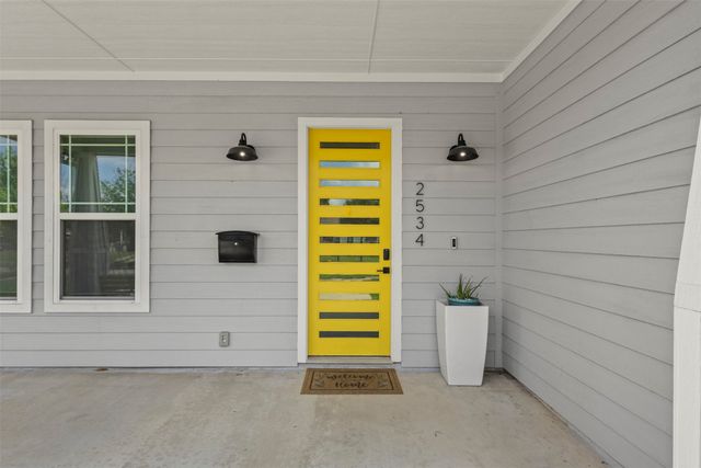 2534 Gladstone Drive, Dallas, TX 75211
