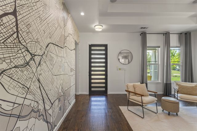 2534 Gladstone Drive, Dallas, TX 75211