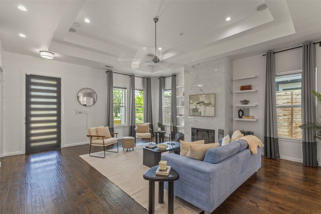 2534 Gladstone Drive, Dallas, TX 75211