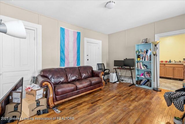 904 Linden Grove Avenue, Lansing, MI 48912