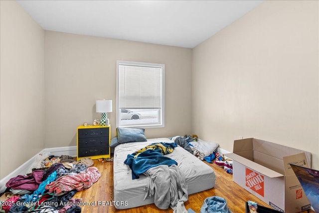 904 Linden Grove Avenue, Lansing, MI 48912