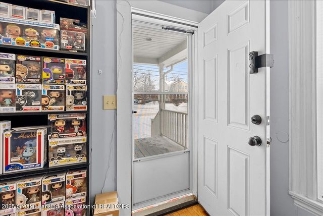 904 Linden Grove Avenue, Lansing, MI 48912