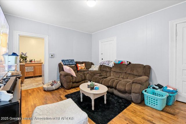 904 Linden Grove Avenue, Lansing, MI 48912