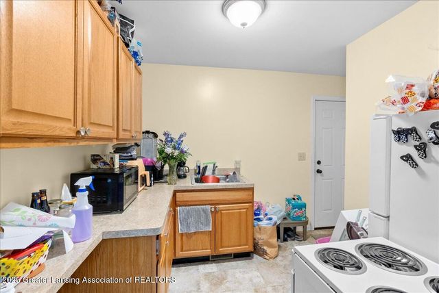 904 Linden Grove Avenue, Lansing, MI 48912