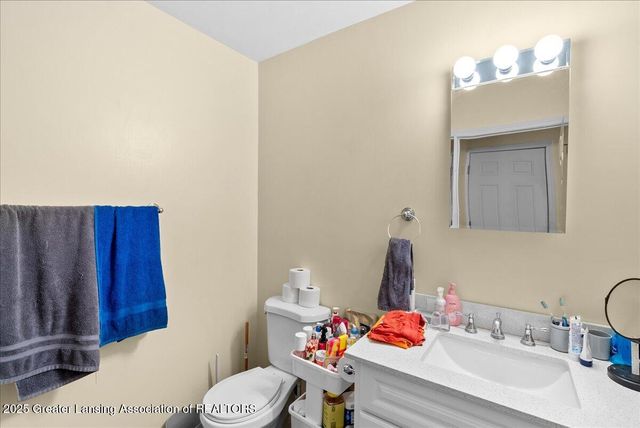 904 Linden Grove Avenue, Lansing, MI 48912