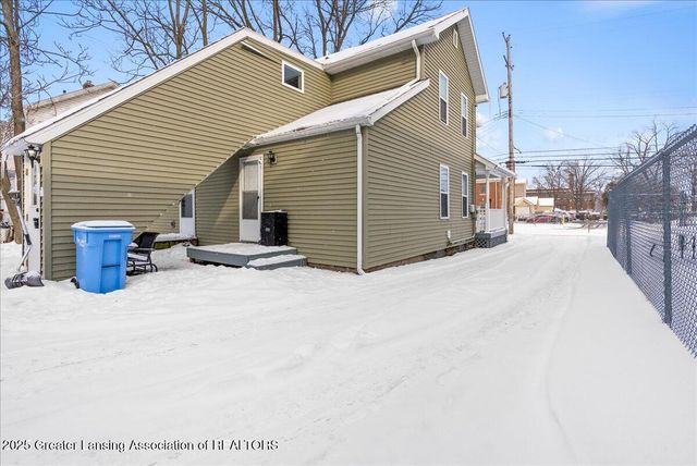 904 Linden Grove Avenue, Lansing, MI 48912