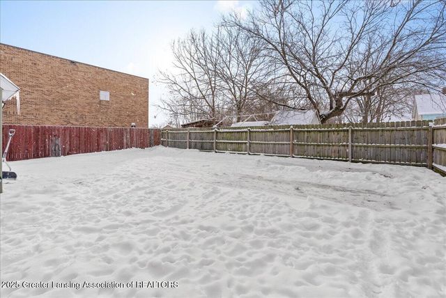 904 Linden Grove Avenue, Lansing, MI 48912