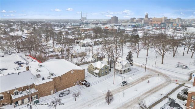 904 Linden Grove Avenue, Lansing, MI 48912