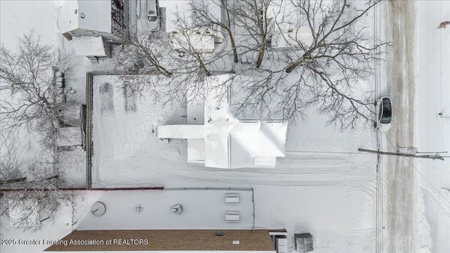 904 Linden Grove Avenue, Lansing, MI 48912