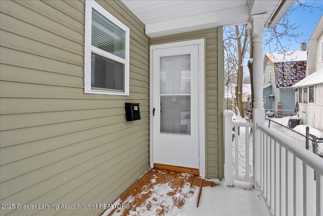 904 Linden Grove Avenue, Lansing, MI 48912