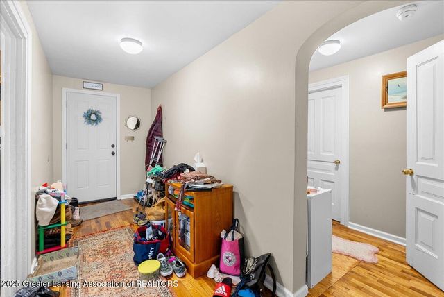 904 Linden Grove Avenue, Lansing, MI 48912