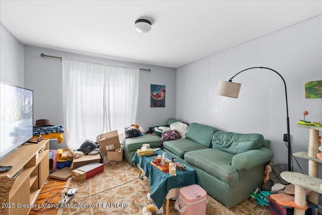 904 Linden Grove Avenue, Lansing, MI 48912