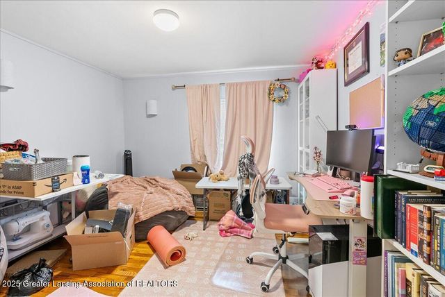 904 Linden Grove Avenue, Lansing, MI 48912