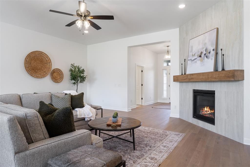 Image 14 of property listing at 725 Caladium Drive, Yukon, OK 73099