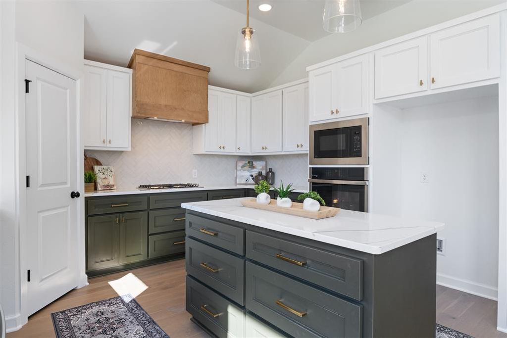 Image 17 of property listing at 725 Caladium Drive, Yukon, OK 73099