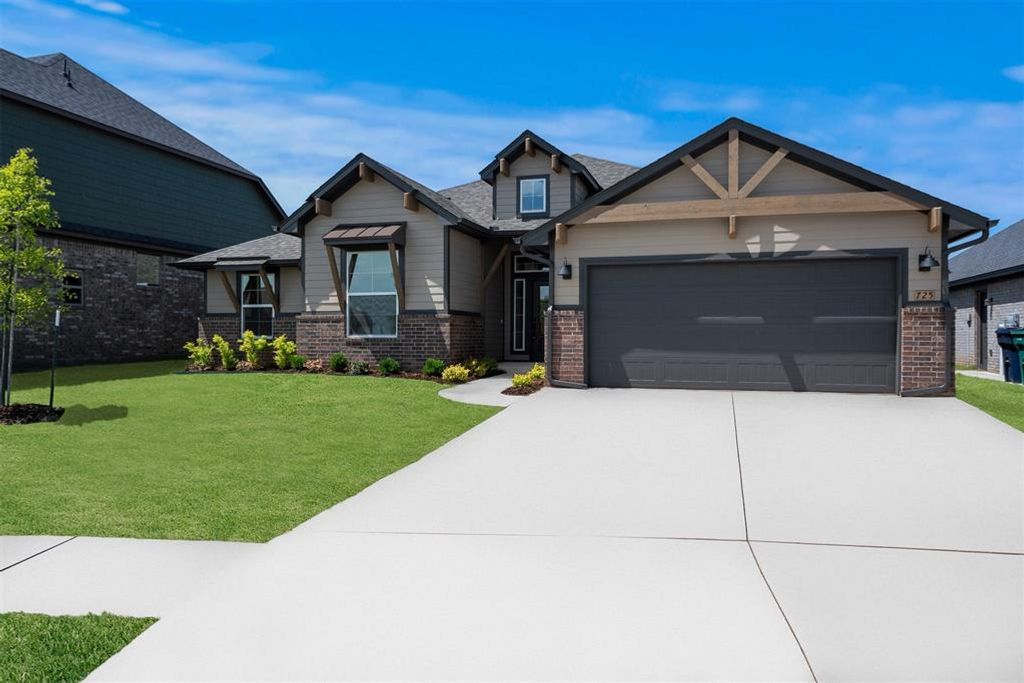 Image 3 of property listing at 725 Caladium Drive, Yukon, OK 73099