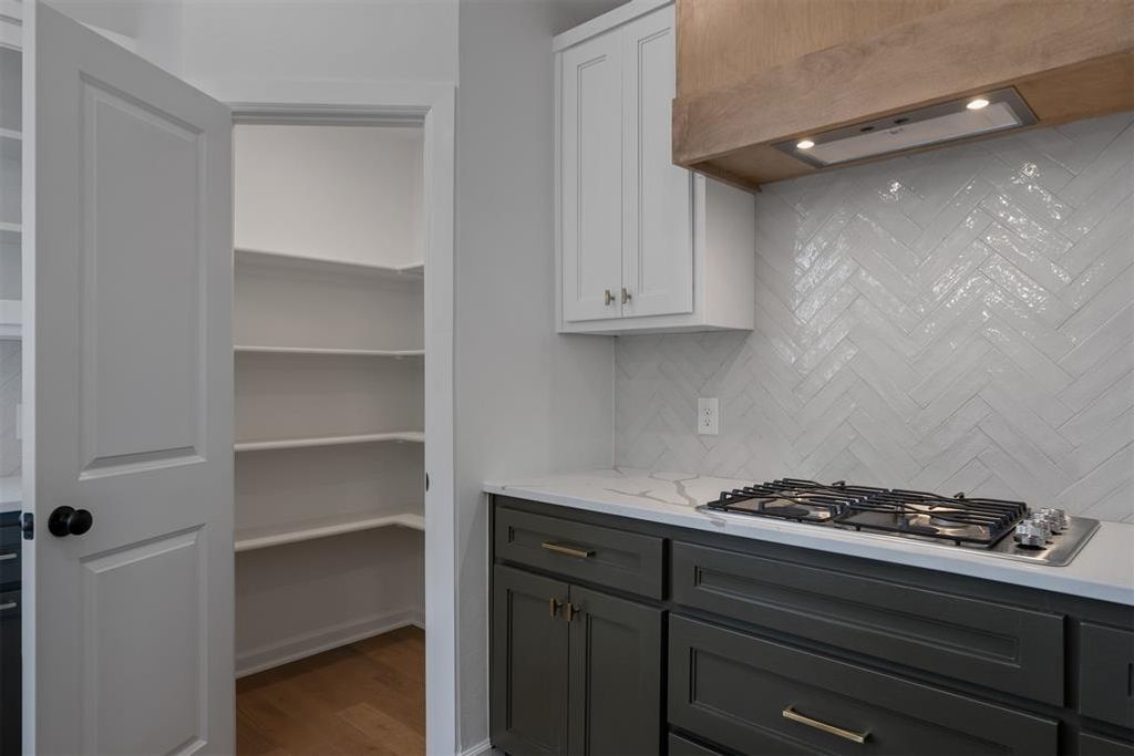 Image 21 of property listing at 725 Caladium Drive, Yukon, OK 73099