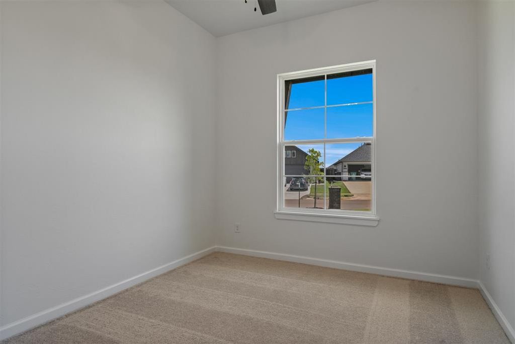 Image 22 of property listing at 725 Caladium Drive, Yukon, OK 73099