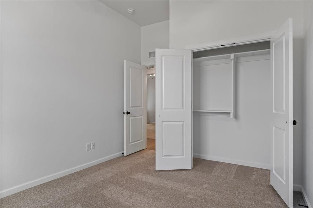 Image 23 of property listing at 725 Caladium Drive, Yukon, OK 73099