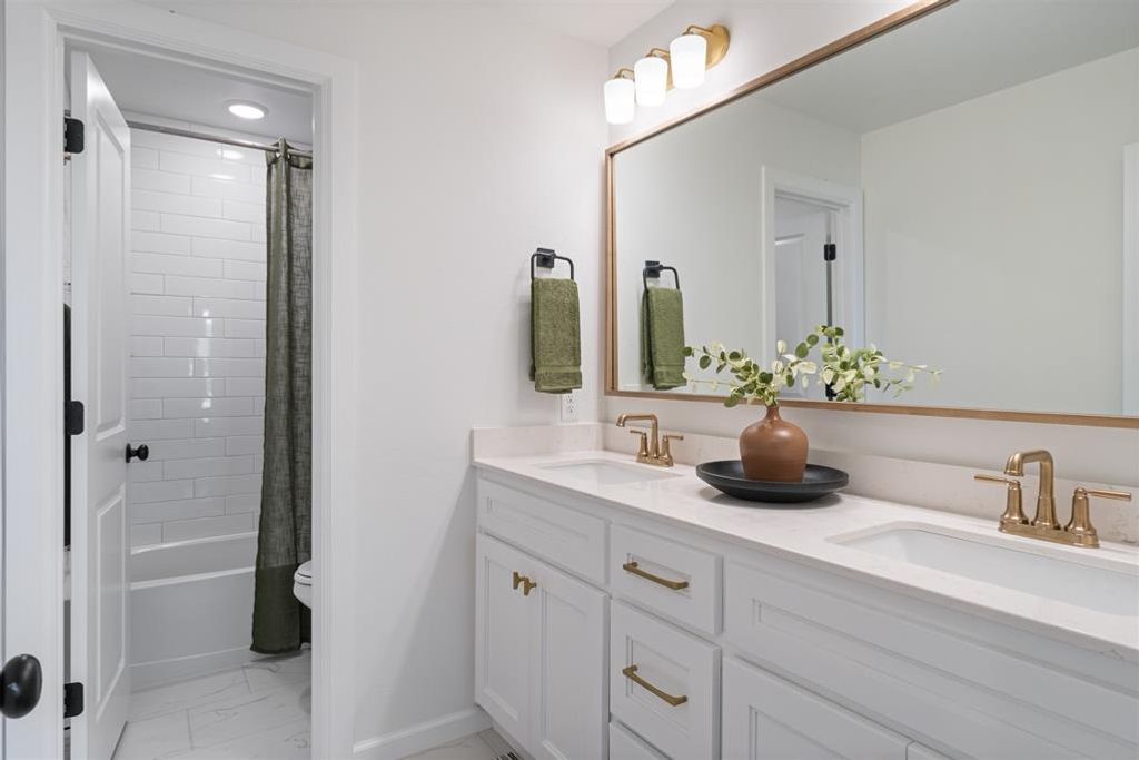 Image 25 of property listing at 725 Caladium Drive, Yukon, OK 73099