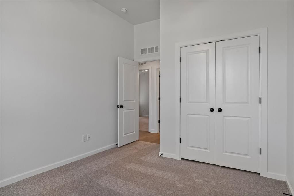 Image 27 of property listing at 725 Caladium Drive, Yukon, OK 73099