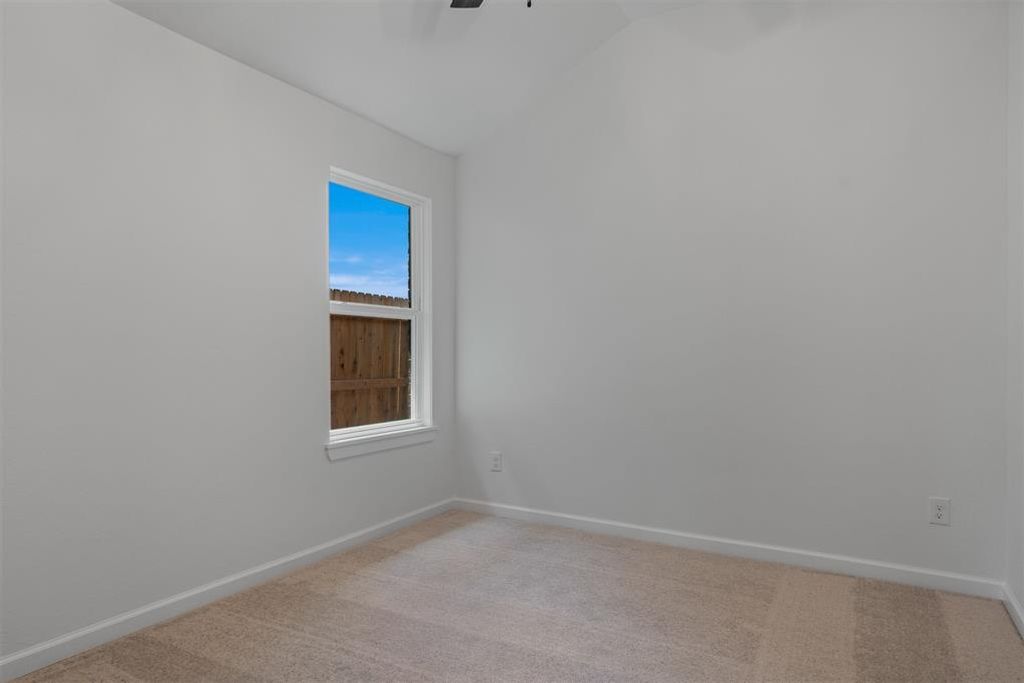 Image 28 of property listing at 725 Caladium Drive, Yukon, OK 73099