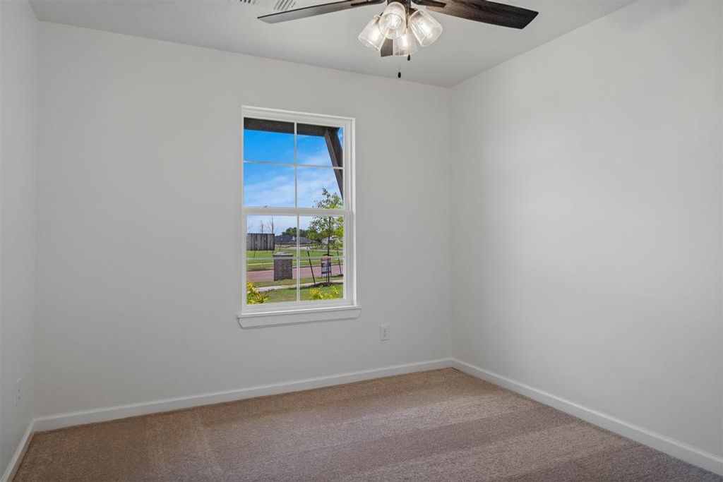 Image 29 of property listing at 725 Caladium Drive, Yukon, OK 73099