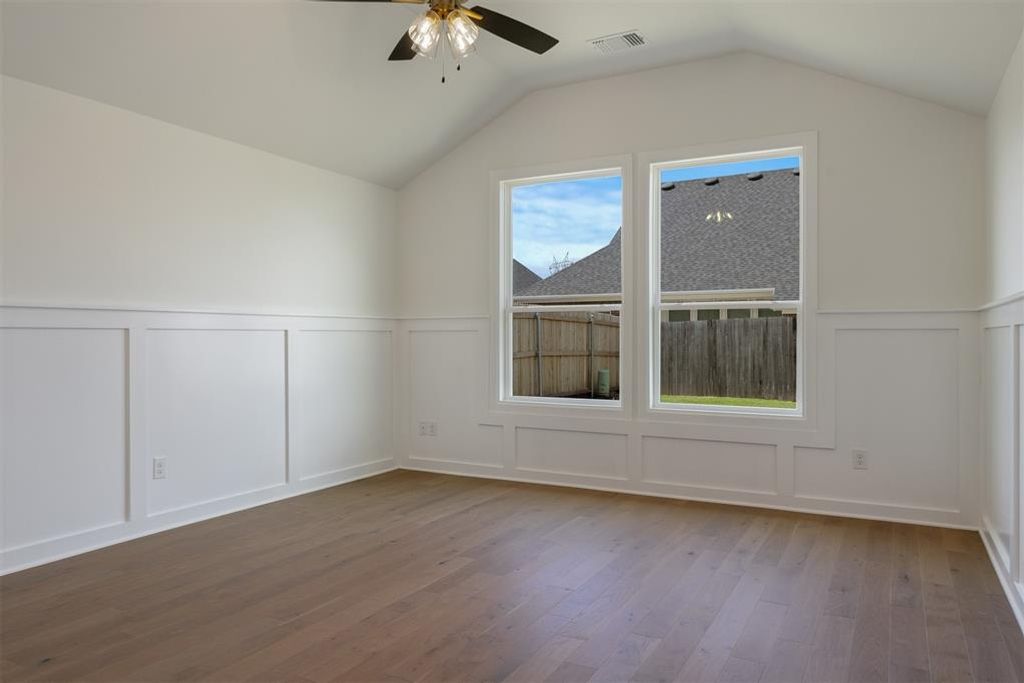 Image 31 of property listing at 725 Caladium Drive, Yukon, OK 73099