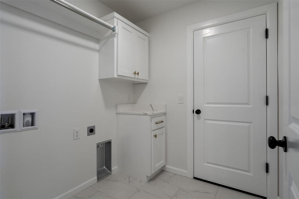 Image 43 of property listing at 725 Caladium Drive, Yukon, OK 73099