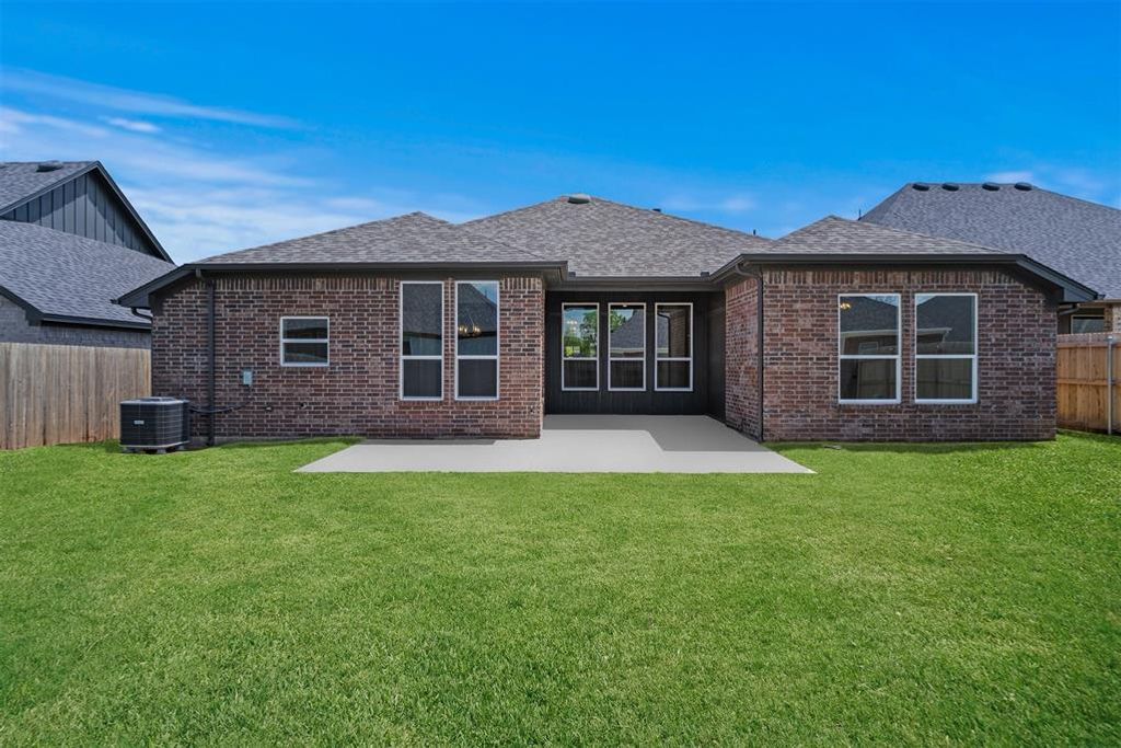 Image 44 of property listing at 725 Caladium Drive, Yukon, OK 73099
