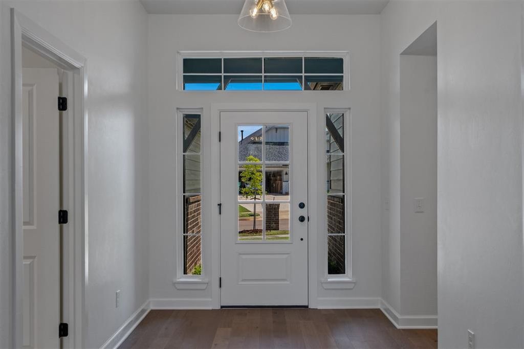 Image 6 of property listing at 725 Caladium Drive, Yukon, OK 73099