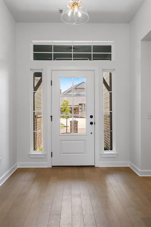 Image 8 of property listing at 725 Caladium Drive, Yukon, OK 73099