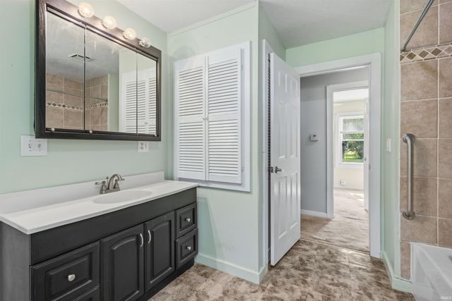 258 Park Avenue, Upland, IN 46989