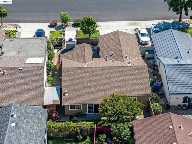39052 Levi St, Newark, CA 94560