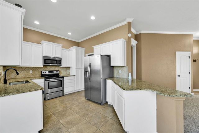 408 N Mountain Meadow Dr, Cache, OK 73527