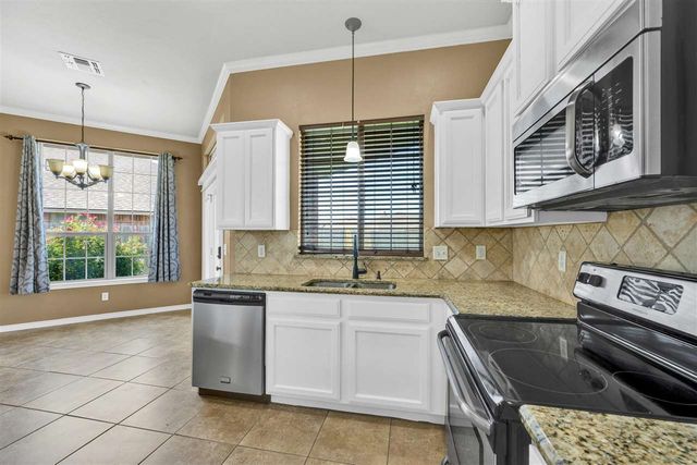 408 N Mountain Meadow Dr, Cache, OK 73527