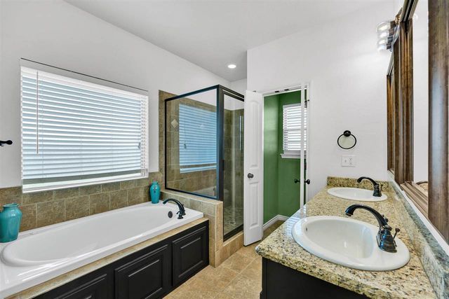 408 N Mountain Meadow Dr, Cache, OK 73527