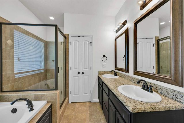 408 N Mountain Meadow Dr, Cache, OK 73527