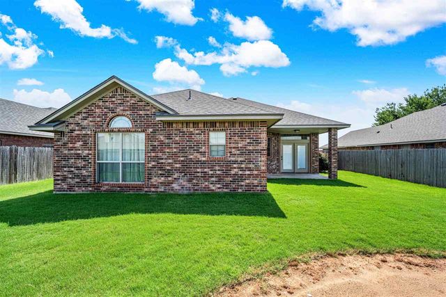 408 N Mountain Meadow Dr, Cache, OK 73527
