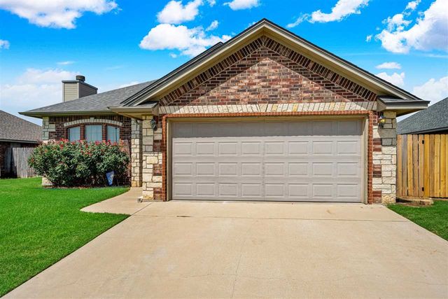 408 N Mountain Meadow Dr, Cache, OK 73527