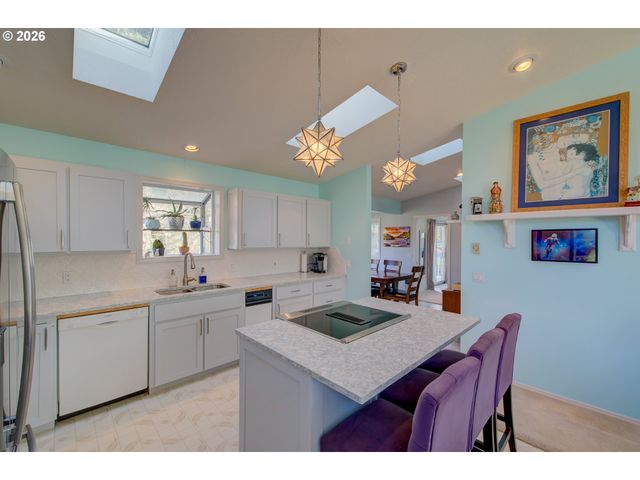 17695 OCEAN Blvd, Rockaway Beach, OR 97136