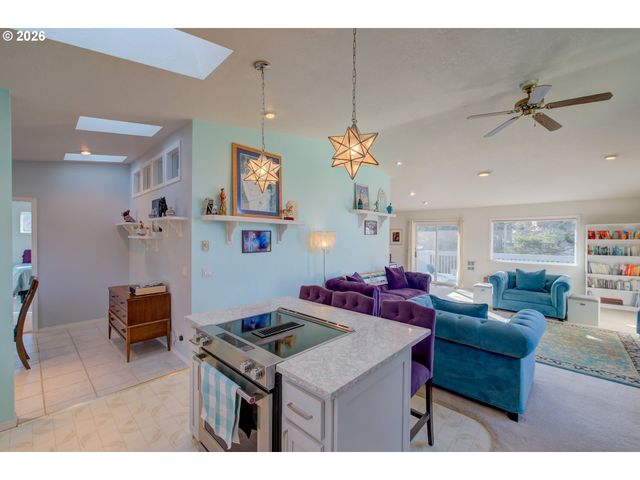 17695 OCEAN Blvd, Rockaway Beach, OR 97136